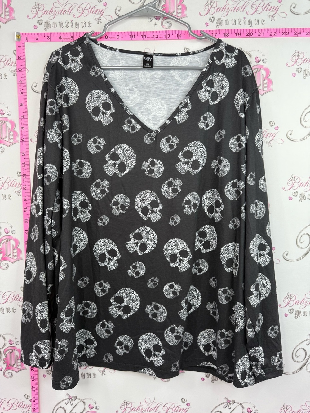 Emery rose shirt top Black Skull Print V-Neck Long Sleeve Top